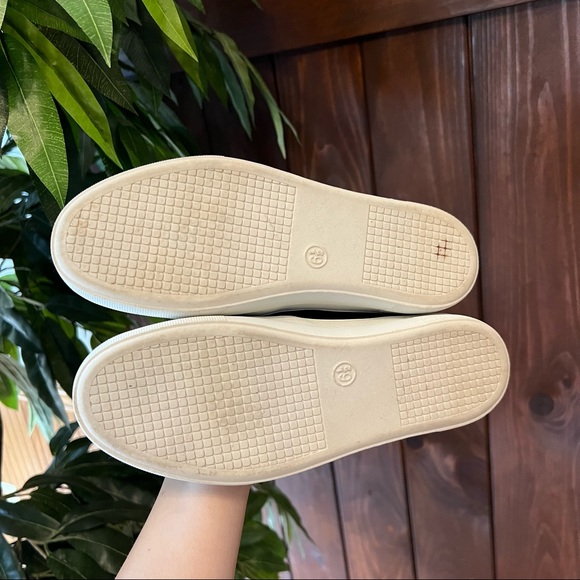 Black Embroidered Floral Platform Slip On Sneakers - Picture 4 of 4